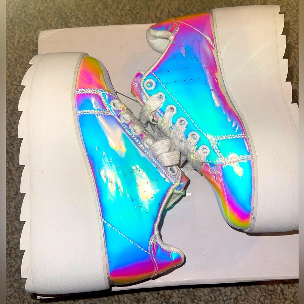 YRU Hologram iridescent white platform sneakers